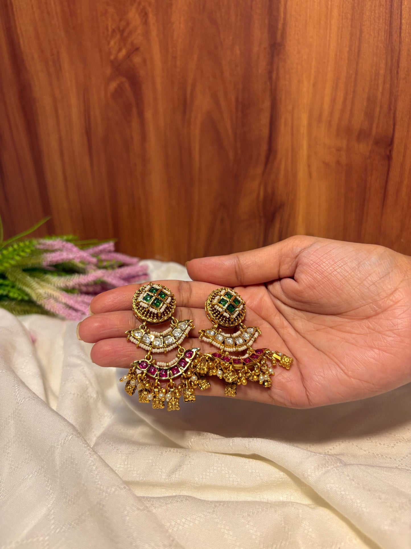 Nishi kundan jhumki