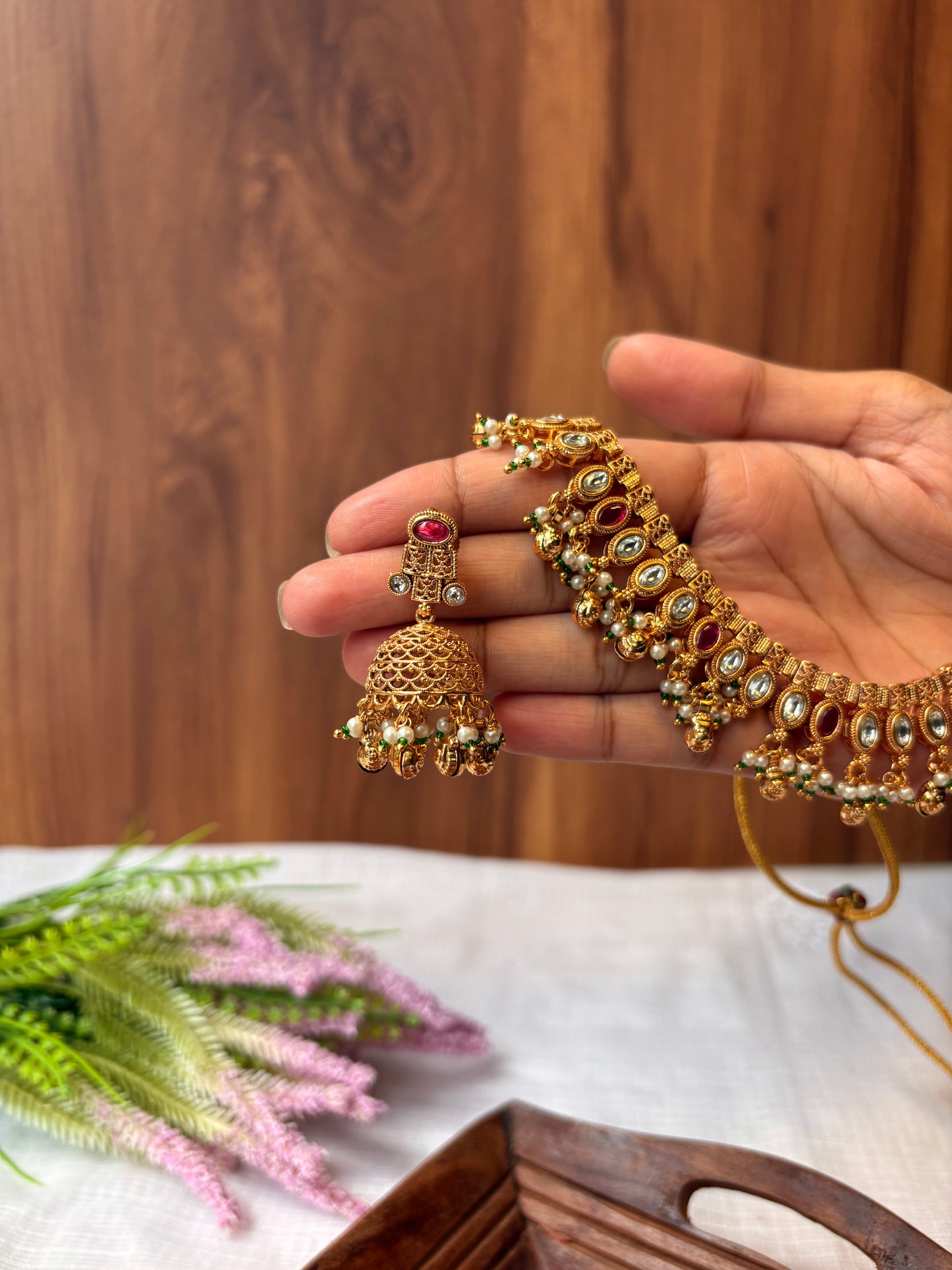 Manjari choker
