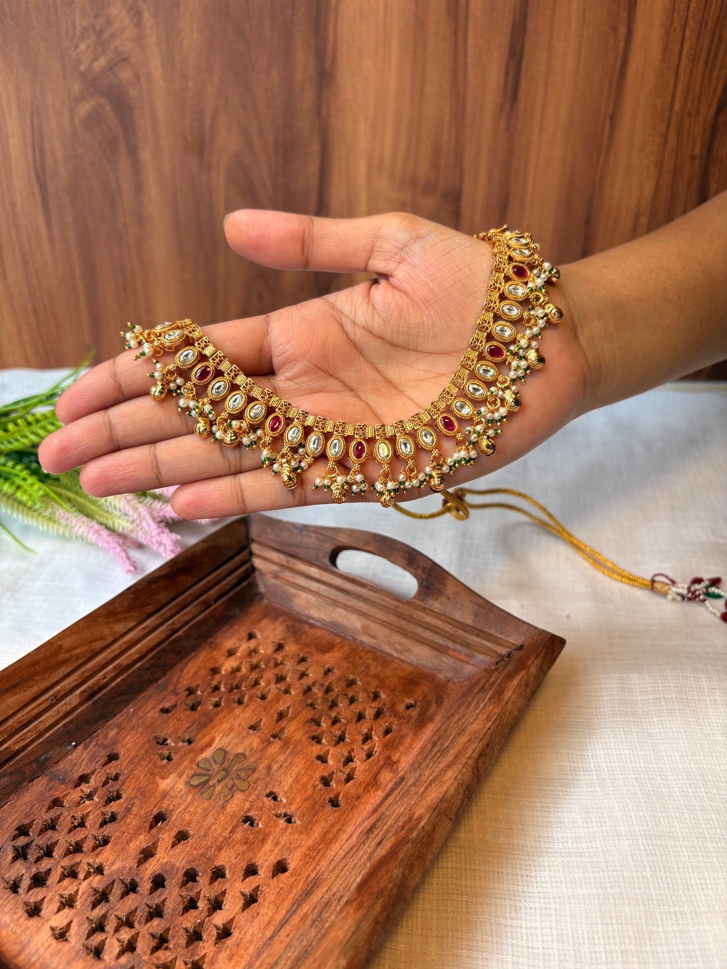 Manjari choker