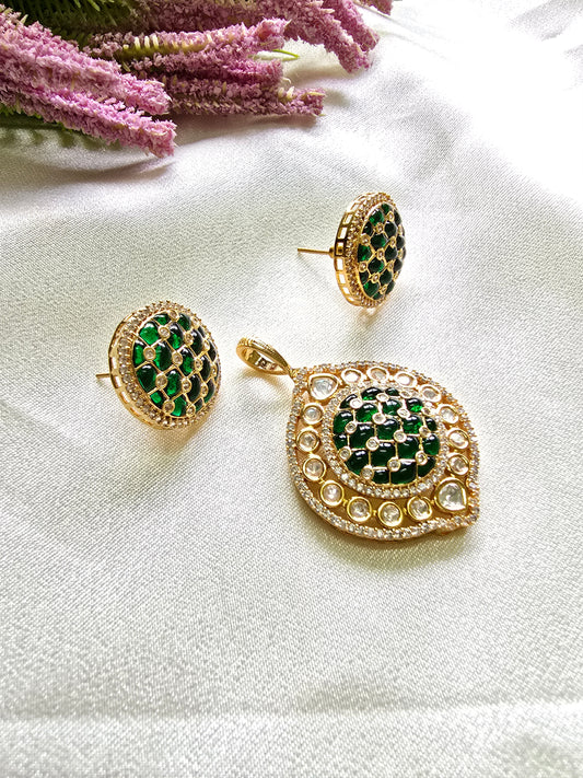 Nargis emerald pendant with earrings